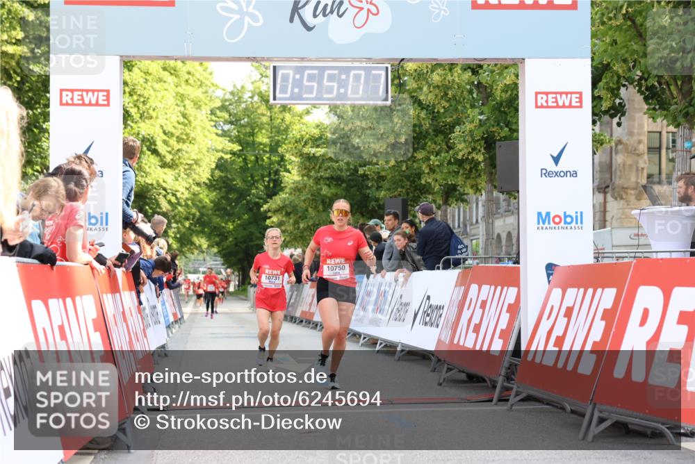 08.06.2024 - REWE Women's Run Strokosch-Dieckow http://msf.ph/oto/6245694 09.06.2024 09:55:36 Ziel 10731, 10750 meine-sportfotos.de