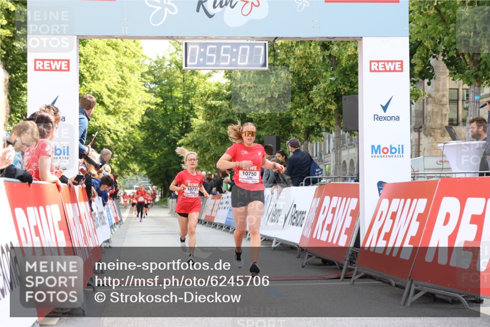 08.06.2024 - REWE Women's Run Strokosch-Dieckow http://msf.ph/oto/6245706 09.06.2024 09:55:37 Ziel 10731, 10750 meine-sportfotos.de