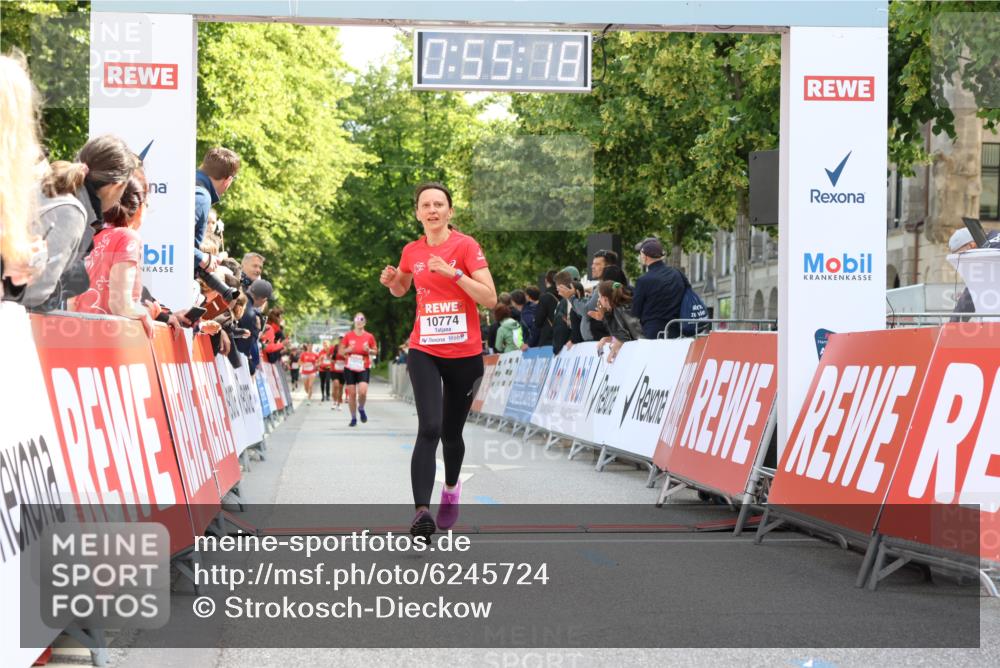 08.06.2024 - REWE Women's Run Strokosch-Dieckow http://msf.ph/oto/6245724 09.06.2024 09:55:47 Ziel 10312, 10774 meine-sportfotos.de