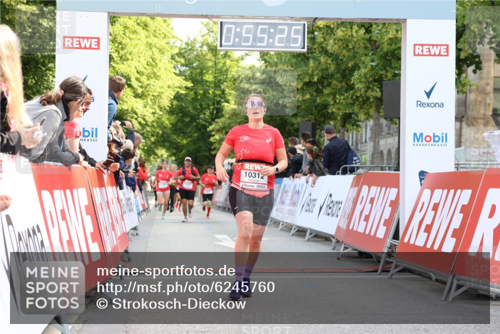 08.06.2024 - REWE Women's Run Strokosch-Dieckow http://msf.ph/oto/6245760 09.06.2024 09:55:54 Ziel 10038, 10216, 10239, 10312 meine-sportfotos.de