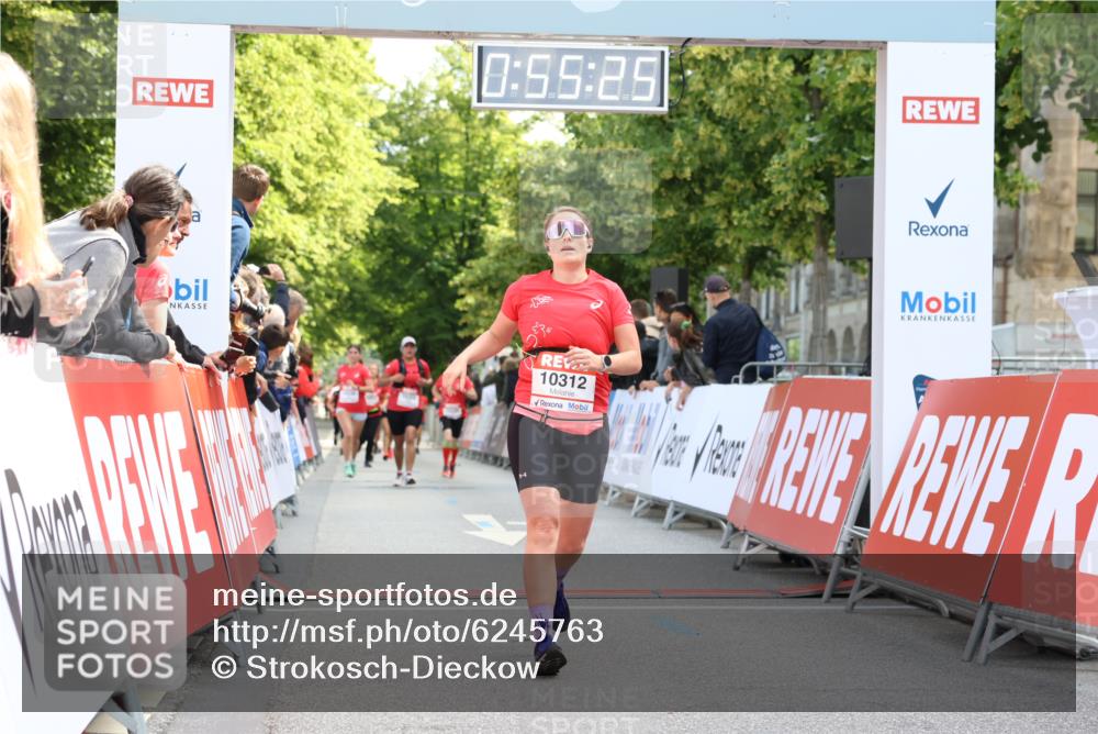 08.06.2024 - REWE Women's Run Strokosch-Dieckow http://msf.ph/oto/6245763 09.06.2024 09:55:55 Ziel 10038, 10216, 10239, 10312 meine-sportfotos.de