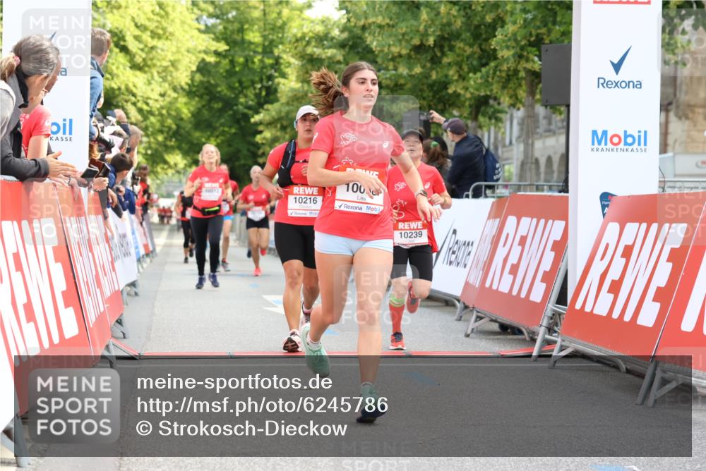 08.06.2024 - REWE Women's Run Strokosch-Dieckow http://msf.ph/oto/6245786 09.06.2024 09:56:01 Ziel 10002, 10038, 10106, 10216, 10239, 10512, 10795 meine-sportfotos.de