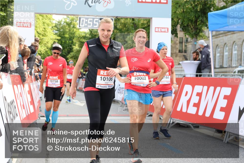 08.06.2024 - REWE Women's Run Strokosch-Dieckow http://msf.ph/oto/6245815 09.06.2024 09:56:11 Ziel 10002, 10106, 10184, 10263, 10369, 10595, 10758, 10795, 10799 meine-sportfotos.de