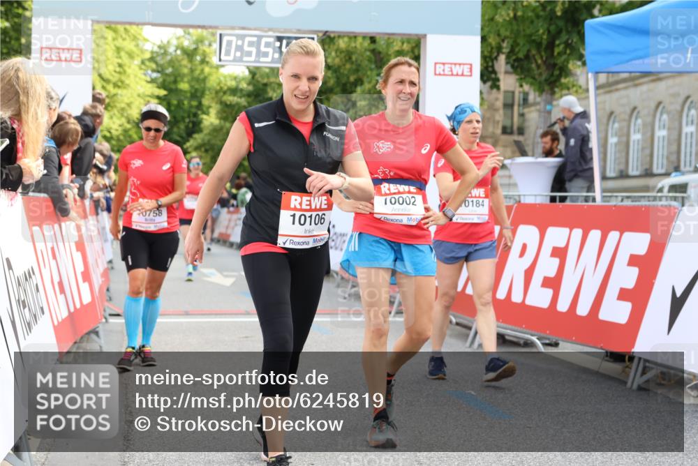 08.06.2024 - REWE Women's Run Strokosch-Dieckow http://msf.ph/oto/6245819 09.06.2024 09:56:12 Ziel 10002, 10106, 10184, 10263, 10369, 10595, 10758, 10799 meine-sportfotos.de