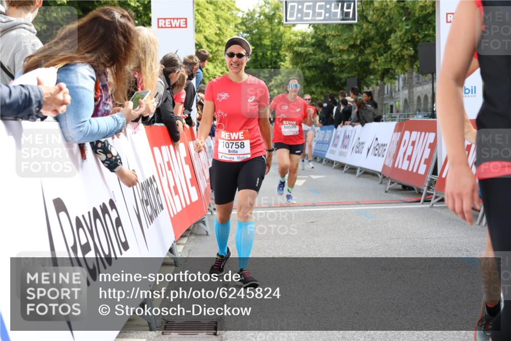 08.06.2024 - REWE Women's Run Strokosch-Dieckow http://msf.ph/oto/6245824 09.06.2024 09:56:13 Ziel 10106, 10184, 10263, 10369, 10595, 10758, 10799 meine-sportfotos.de