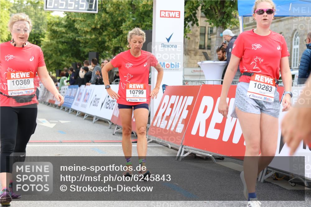 08.06.2024 - REWE Women's Run Strokosch-Dieckow http://msf.ph/oto/6245843 09.06.2024 09:56:20 Ziel 10029, 10043, 10117, 10263, 10369, 10799 meine-sportfotos.de