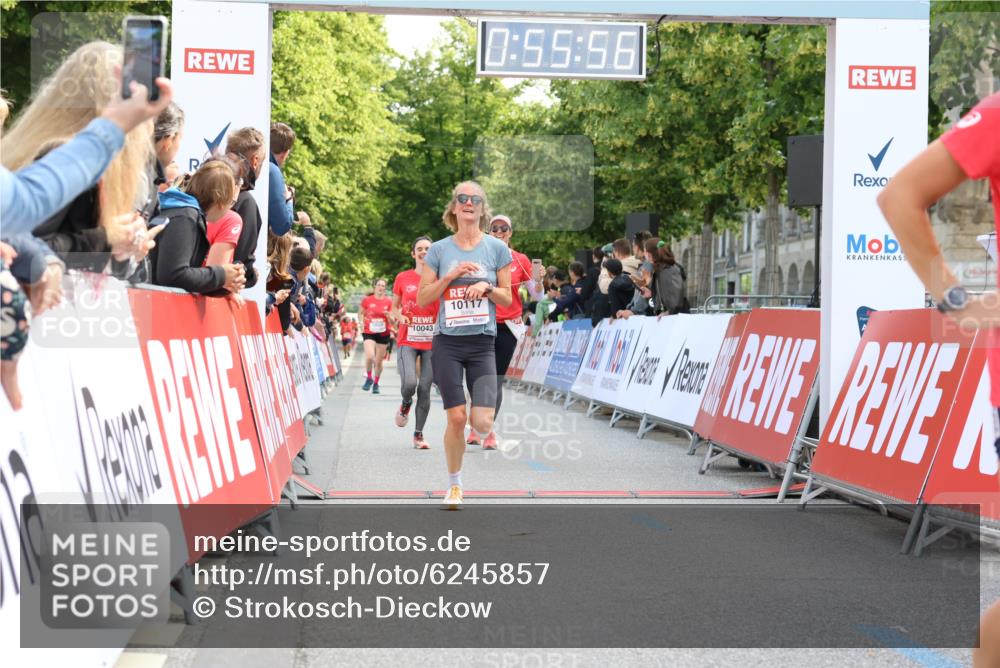 08.06.2024 - REWE Women's Run Strokosch-Dieckow http://msf.ph/oto/6245857 09.06.2024 09:56:25 Ziel 10029, 10030, 10043, 10117, 10441, 10442, 10528, 10755 meine-sportfotos.de