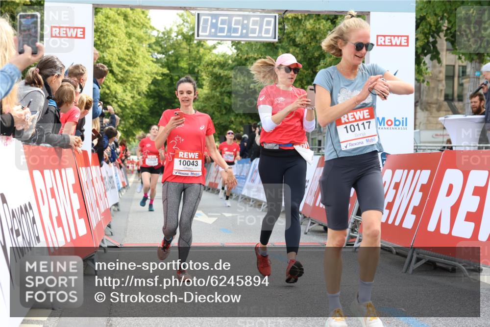 08.06.2024 - REWE Women's Run Strokosch-Dieckow http://msf.ph/oto/6245894 09.06.2024 09:56:28 Ziel 10029, 10030, 10043, 10117, 10441, 10442, 10528, 10755 meine-sportfotos.de