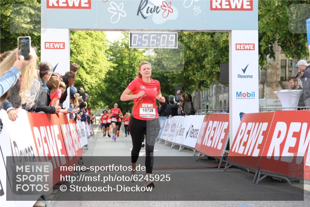 08.06.2024 - REWE Women's Run Strokosch-Dieckow http://msf.ph/oto/6245925 09.06.2024 09:56:38 Ziel 10283, 10373, 10441, 10601, 10728, 10744 meine-sportfotos.de