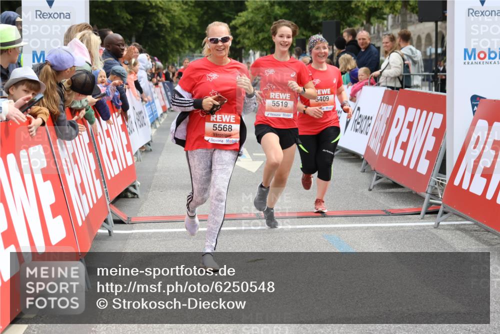 08.06.2024 - REWE Women's Run Strokosch-Dieckow http://msf.ph/oto/6250548 09.06.2024 11:01:36 Ziel 5088, 5101, 5409, 5517, 5518, 5519, 5568, 5578 meine-sportfotos.de