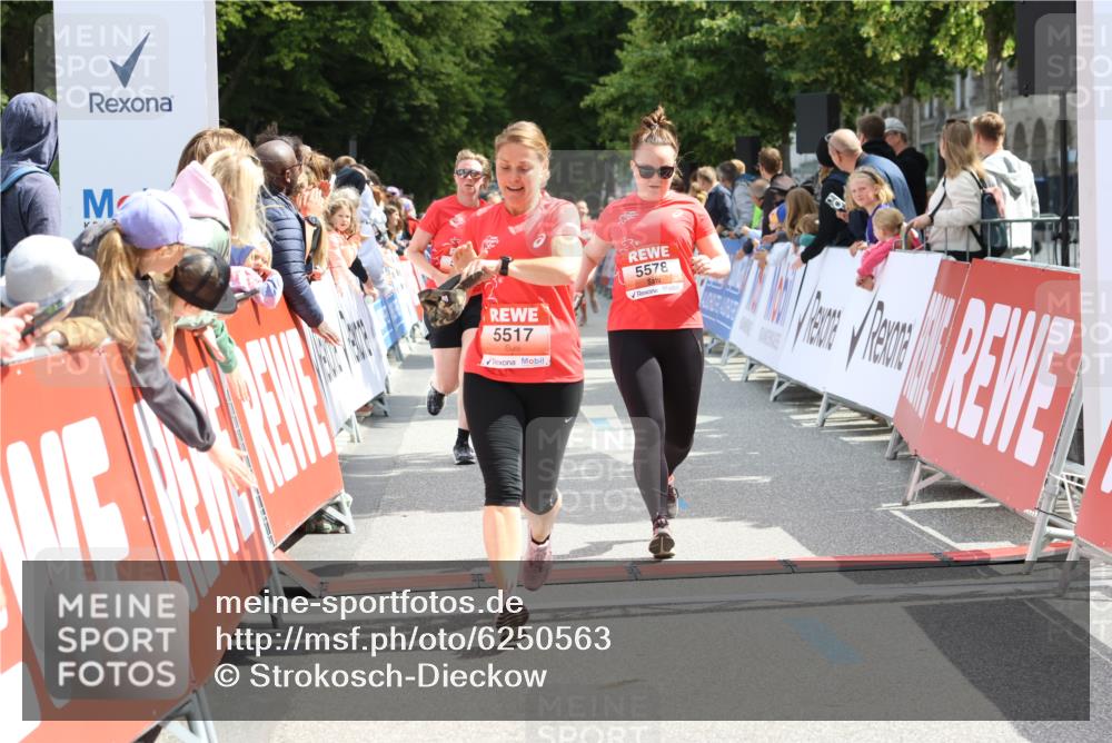 08.06.2024 - REWE Women's Run Strokosch-Dieckow http://msf.ph/oto/6250563 09.06.2024 11:01:41 Ziel 5101, 5129, 5234, 5405, 5409, 5517, 5518, 5519, 5578 meine-sportfotos.de