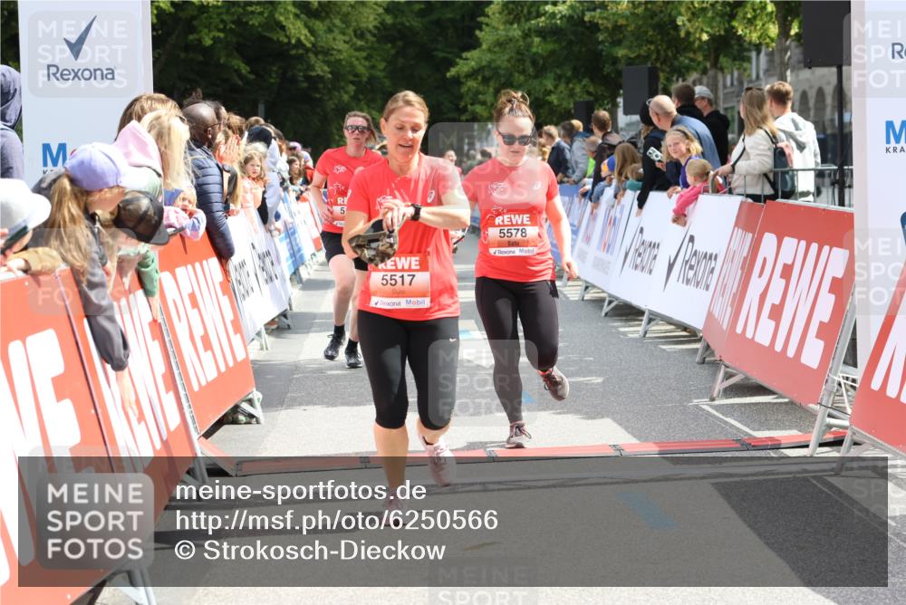 08.06.2024 - REWE Women's Run Strokosch-Dieckow http://msf.ph/oto/6250566 09.06.2024 11:01:42 Ziel 5101, 5129, 5234, 5300, 5405, 5517, 5518, 5578 meine-sportfotos.de