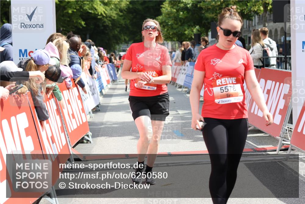 08.06.2024 - REWE Women's Run Strokosch-Dieckow http://msf.ph/oto/6250580 09.06.2024 11:01:44 Ziel 5101, 5129, 5234, 5300, 5405, 5517, 5578 meine-sportfotos.de