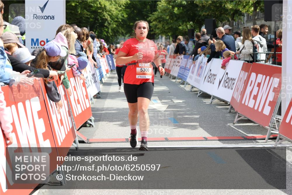 08.06.2024 - REWE Women's Run Strokosch-Dieckow http://msf.ph/oto/6250597 09.06.2024 11:01:50 Ziel 5022, 5129, 5147, 5194, 5195, 5196, 5234, 5300, 5405, 5489, 5567 meine-sportfotos.de