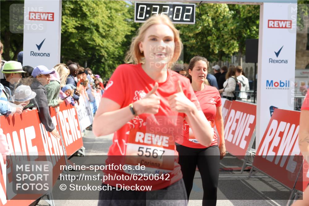 08.06.2024 - REWE Women's Run Strokosch-Dieckow http://msf.ph/oto/6250642 09.06.2024 11:02:00 Ziel 5022, 5147, 5152, 5194, 5195, 5196, 5369, 5462, 5486, 5567 meine-sportfotos.de
