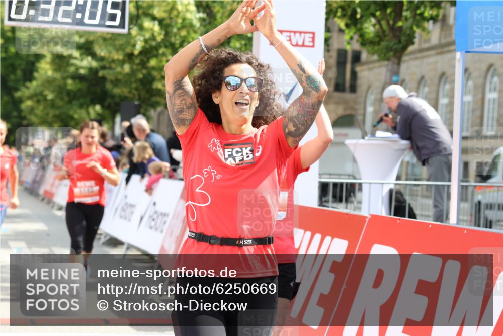 08.06.2024 - REWE Women's Run Strokosch-Dieckow http://msf.ph/oto/6250669 09.06.2024 11:02:03 Ziel 5022, 5152, 5369, 5462, 5486, 5547 meine-sportfotos.de
