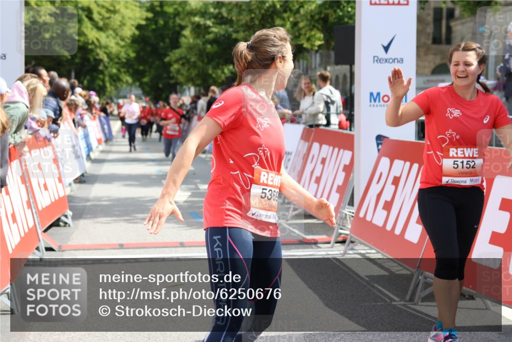 08.06.2024 - REWE Women's Run Strokosch-Dieckow http://msf.ph/oto/6250676 09.06.2024 11:02:06 Ziel 5152, 5369, 5435, 5486, 5547 meine-sportfotos.de