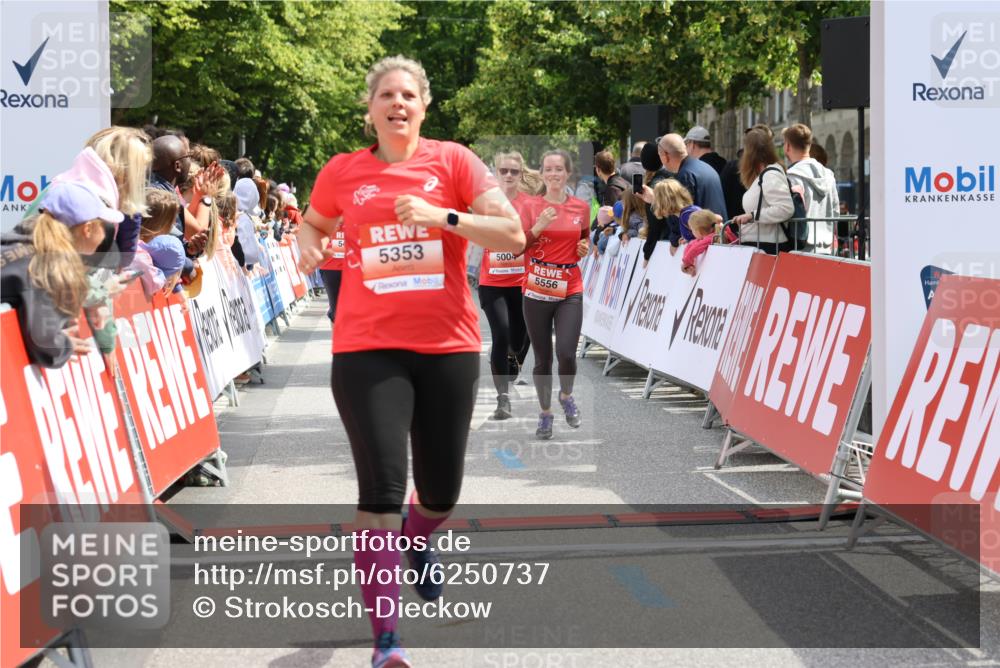 08.06.2024 - REWE Women's Run Strokosch-Dieckow http://msf.ph/oto/6250737 09.06.2024 11:02:18 Ziel 5004, 5034, 5166, 5170, 5353, 5435, 5476, 5556, 5559 meine-sportfotos.de