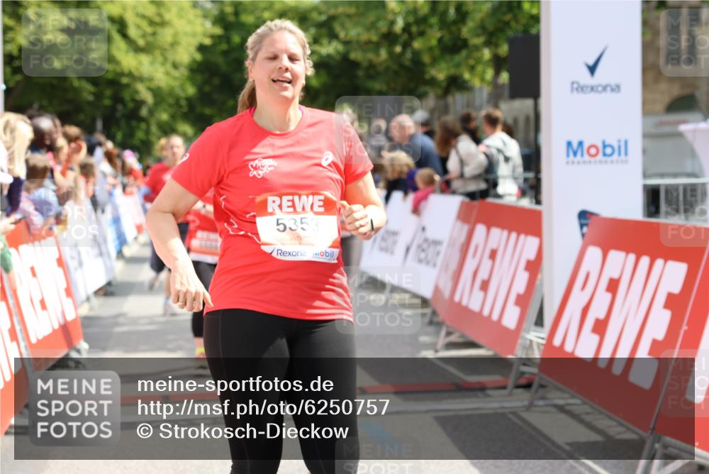 08.06.2024 - REWE Women's Run Strokosch-Dieckow http://msf.ph/oto/6250757 09.06.2024 11:02:18 Ziel 5004, 5034, 5166, 5170, 5353, 5435, 5476, 5556, 5559 meine-sportfotos.de