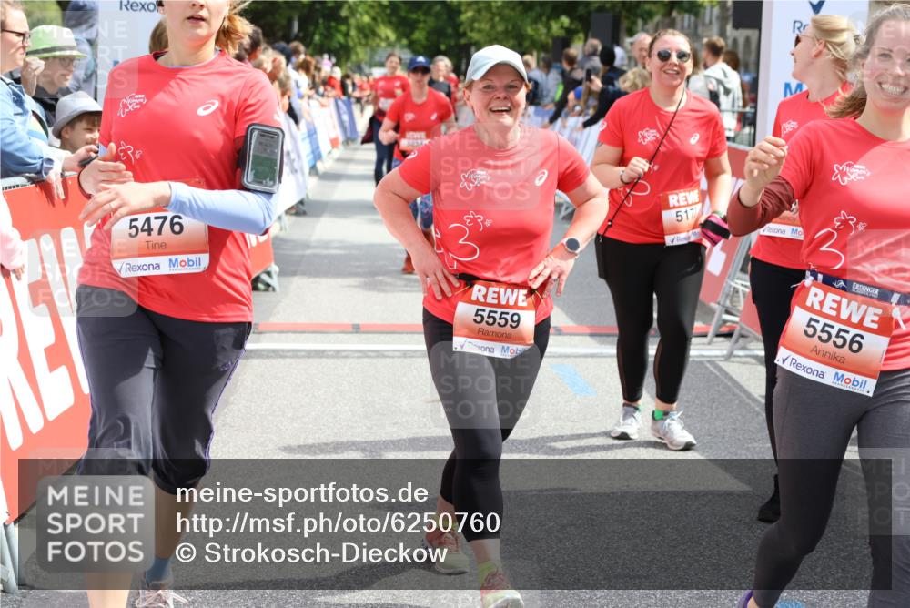08.06.2024 - REWE Women's Run Strokosch-Dieckow http://msf.ph/oto/6250760 09.06.2024 11:02:23 Ziel 5004, 5021, 5034, 5048, 5166, 5170, 5351, 5476, 5556, 5559 meine-sportfotos.de