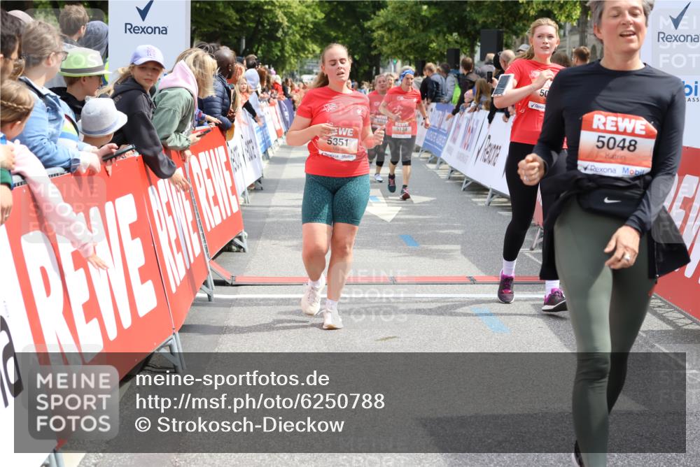 08.06.2024 - REWE Women's Run Strokosch-Dieckow http://msf.ph/oto/6250788 09.06.2024 11:02:29 Ziel 5021, 5034, 5048, 5124, 5166, 5351, 5420, 5468, 5474, 5608 meine-sportfotos.de