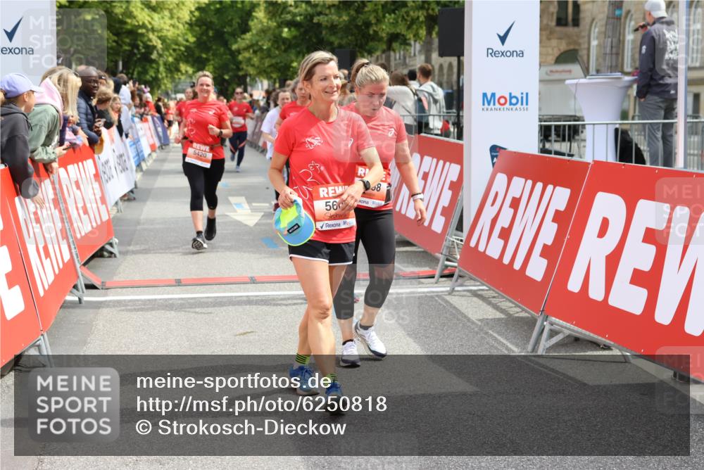 08.06.2024 - REWE Women's Run Strokosch-Dieckow http://msf.ph/oto/6250818 09.06.2024 11:02:36 Ziel 5017, 5112, 5124, 5227, 5420, 5468, 5472, 5474, 5608 meine-sportfotos.de