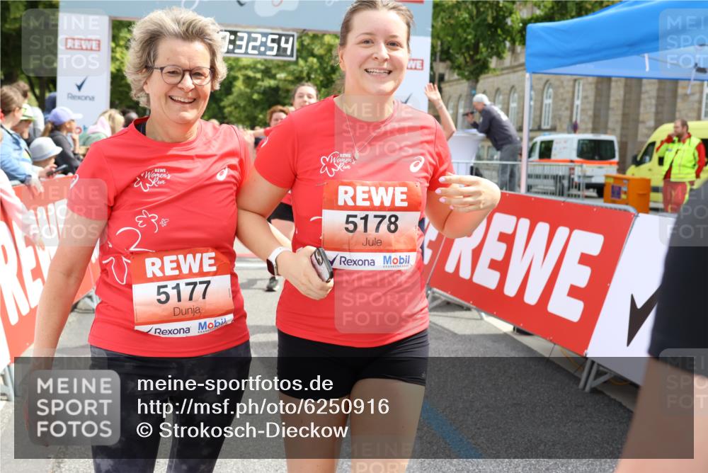 08.06.2024 - REWE Women's Run Strokosch-Dieckow http://msf.ph/oto/6250916 09.06.2024 11:02:52 Ziel 5020, 5100, 5177, 5178, 5179, 5189, 5192, 5252, 5305, 5306, 5323, 5347, 5349, 5360, 5384, 5549, 5580 meine-sportfotos.de