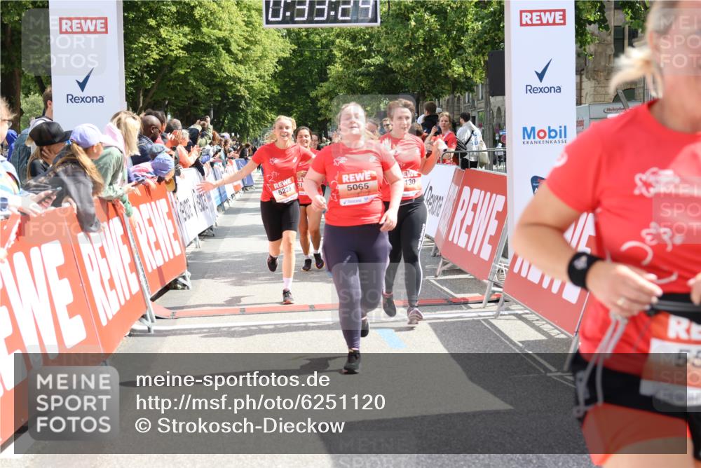 08.06.2024 - REWE Women's Run Strokosch-Dieckow http://msf.ph/oto/6251120 09.06.2024 11:03:22 Ziel 5058, 5065, 5130, 5146, 5180, 5228, 5434, 5515 meine-sportfotos.de