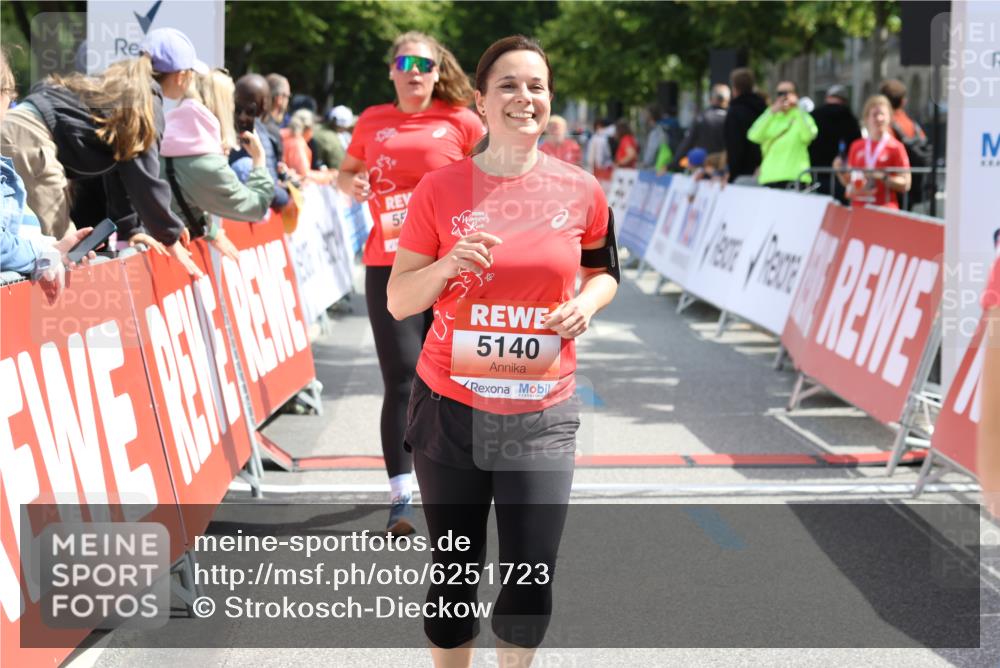 08.06.2024 - REWE Women's Run Strokosch-Dieckow http://msf.ph/oto/6251723 09.06.2024 11:04:47 Ziel 5140, 5213, 5217, 5280, 5387, 5576, 5579, 5609 meine-sportfotos.de
