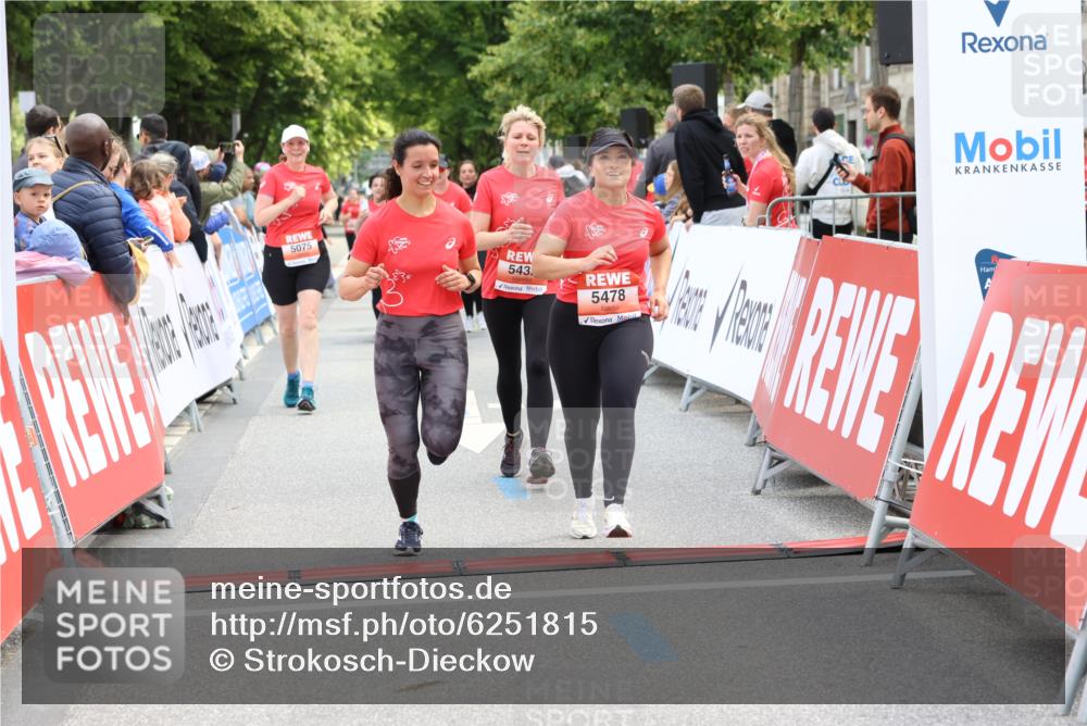 08.06.2024 - REWE Women's Run Strokosch-Dieckow http://msf.ph/oto/6251815 09.06.2024 11:05:10 Ziel 5075, 5191, 5282, 5357, 5432, 5478, 5550 meine-sportfotos.de