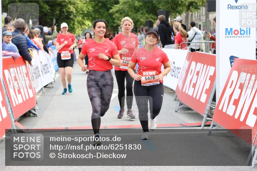 08.06.2024 - REWE Women's Run Strokosch-Dieckow http://msf.ph/oto/6251830 09.06.2024 11:05:11 Ziel 5075, 5191, 5282, 5357, 5432, 5478, 5550 meine-sportfotos.de