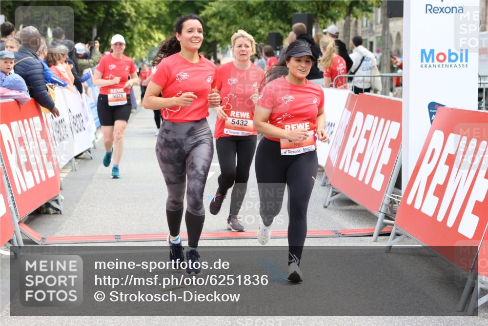 08.06.2024 - REWE Women's Run Strokosch-Dieckow http://msf.ph/oto/6251836 09.06.2024 11:05:11 Ziel 5075, 5191, 5282, 5357, 5432, 5478, 5550 meine-sportfotos.de