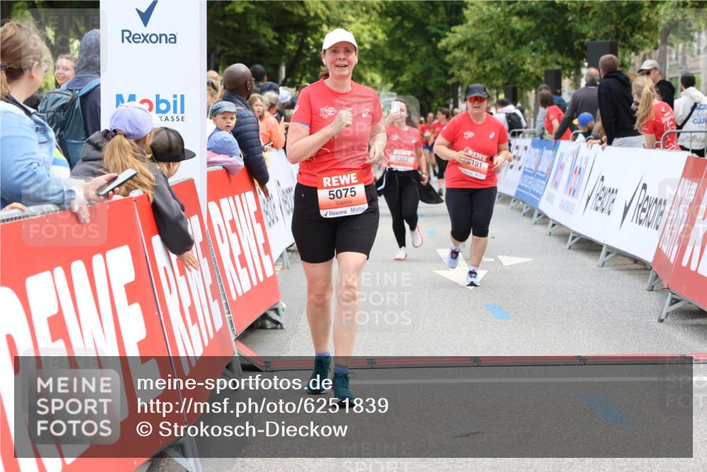 08.06.2024 - REWE Women's Run Strokosch-Dieckow http://msf.ph/oto/6251839 09.06.2024 11:05:14 Ziel 5075, 5191, 5282, 5357, 5432, 5478, 5550, 5604, 5605 meine-sportfotos.de