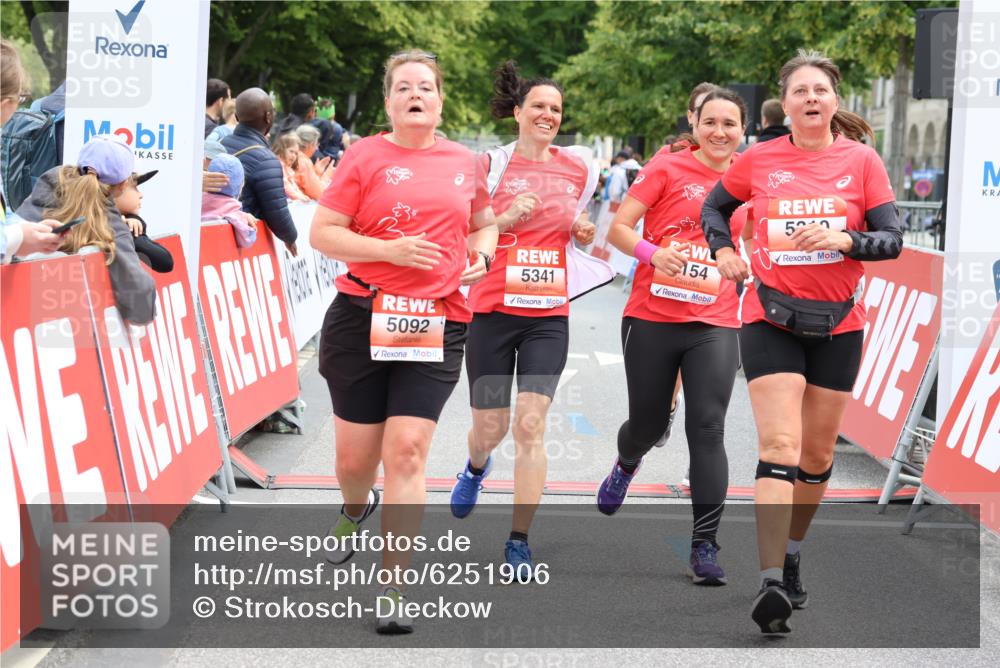 08.06.2024 - REWE Women's Run Strokosch-Dieckow http://msf.ph/oto/6251906 09.06.2024 11:05:34 Ziel 5092, 5154, 5240, 5253, 5310, 5341, 5367, 5475 meine-sportfotos.de