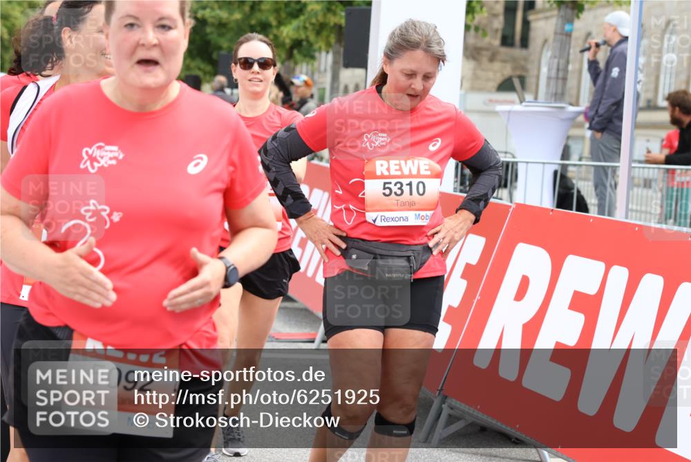 08.06.2024 - REWE Women's Run Strokosch-Dieckow http://msf.ph/oto/6251925 09.06.2024 11:05:35 Ziel 5092, 5154, 5240, 5253, 5310, 5341, 5367, 5397, 5475 meine-sportfotos.de