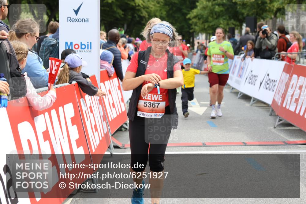 08.06.2024 - REWE Women's Run Strokosch-Dieckow http://msf.ph/oto/6251927 09.06.2024 11:05:41 Ziel 5019, 5240, 5249, 5367, 5397, 5475, 5488 meine-sportfotos.de
