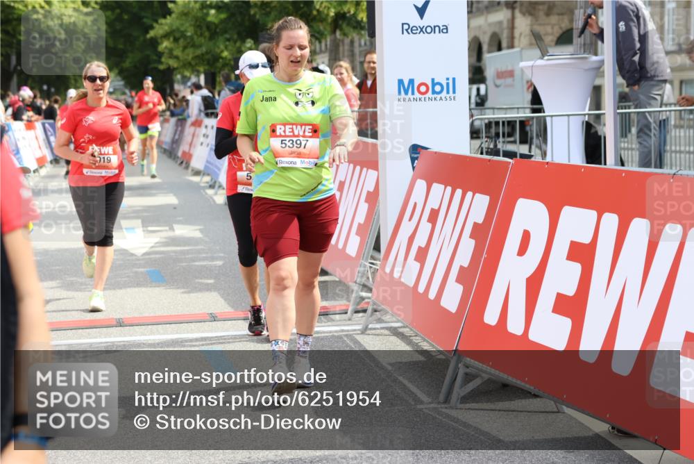 08.06.2024 - REWE Women's Run Strokosch-Dieckow http://msf.ph/oto/6251954 09.06.2024 11:05:44 Ziel 5019, 5046, 5098, 5214, 5249, 5397, 5475, 5488 meine-sportfotos.de