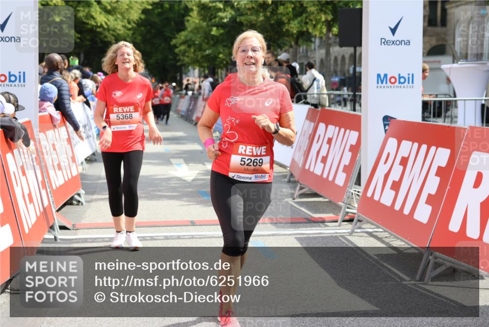 08.06.2024 - REWE Women's Run Strokosch-Dieckow http://msf.ph/oto/6251966 09.06.2024 11:05:58 Ziel 5024, 5269, 5368, 5573, 5619 meine-sportfotos.de