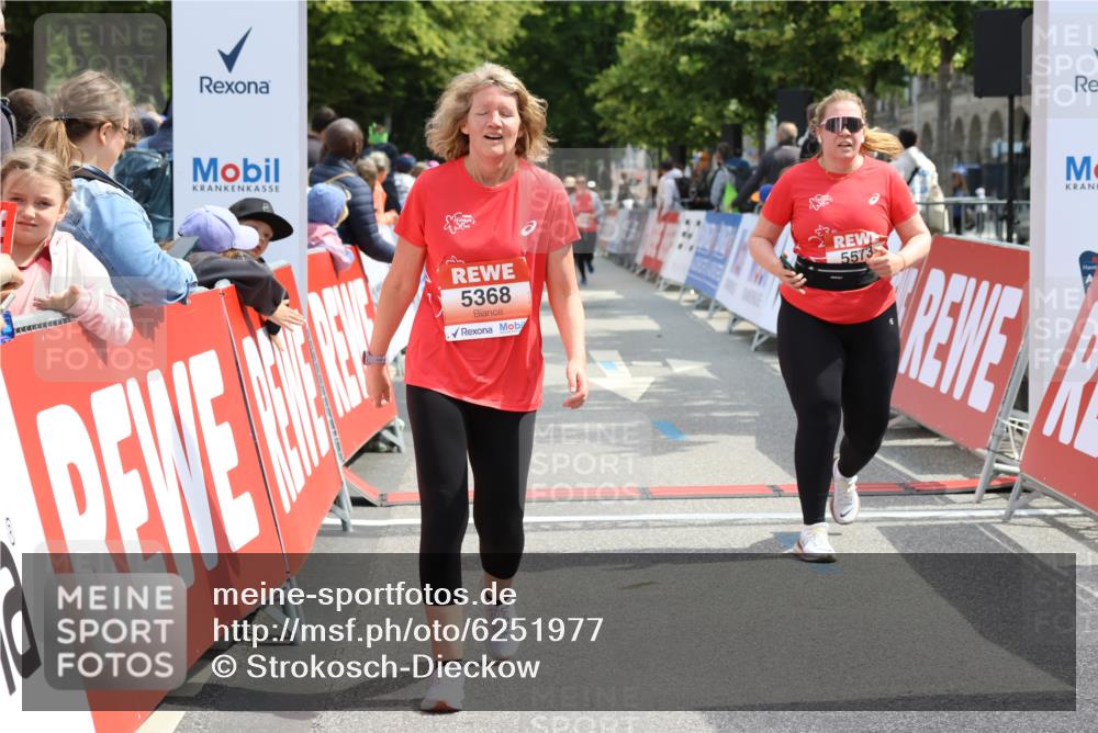 08.06.2024 - REWE Women's Run Strokosch-Dieckow http://msf.ph/oto/6251977 09.06.2024 11:05:59 Ziel 5269, 5364, 5368, 5573, 5619 meine-sportfotos.de