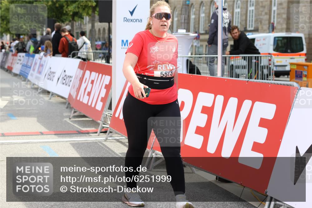 08.06.2024 - REWE Women's Run Strokosch-Dieckow http://msf.ph/oto/6251999 09.06.2024 11:06:01 Ziel 5269, 5364, 5368, 5573, 5612, 5619 meine-sportfotos.de