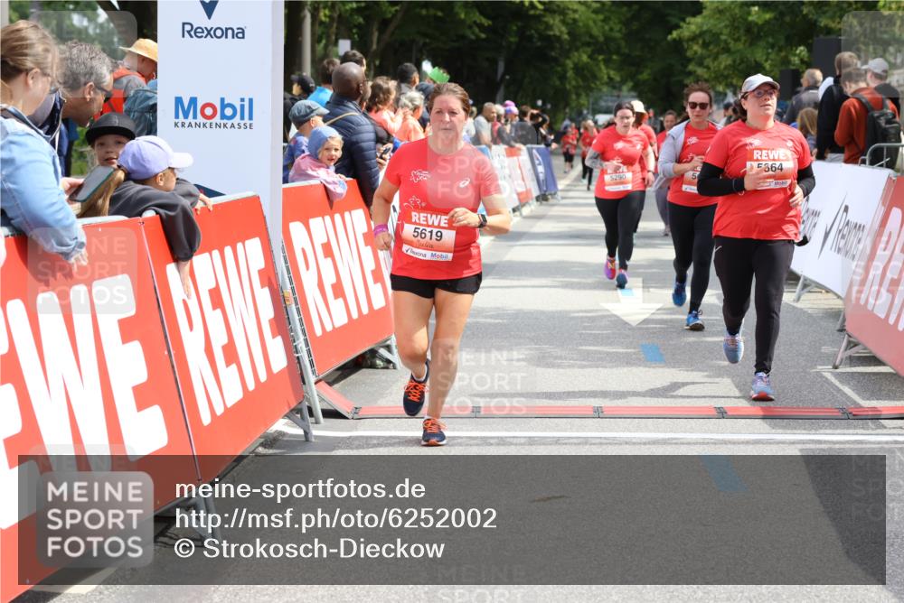 08.06.2024 - REWE Women's Run Strokosch-Dieckow http://msf.ph/oto/6252002 09.06.2024 11:06:06 Ziel 5290, 5364, 5563, 5594, 5612, 5619 meine-sportfotos.de