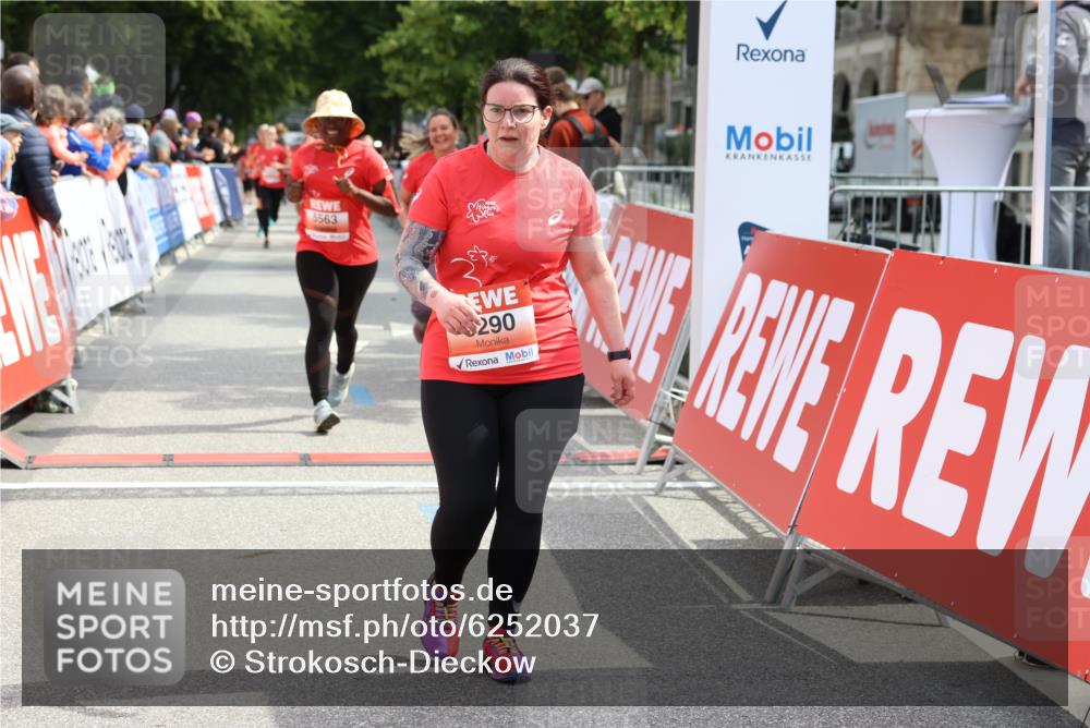 08.06.2024 - REWE Women's Run Strokosch-Dieckow http://msf.ph/oto/6252037 09.06.2024 11:06:11 Ziel 5012, 5290, 5293, 5355, 5356, 5364, 5563, 5581, 5594, 5612, 5619 meine-sportfotos.de
