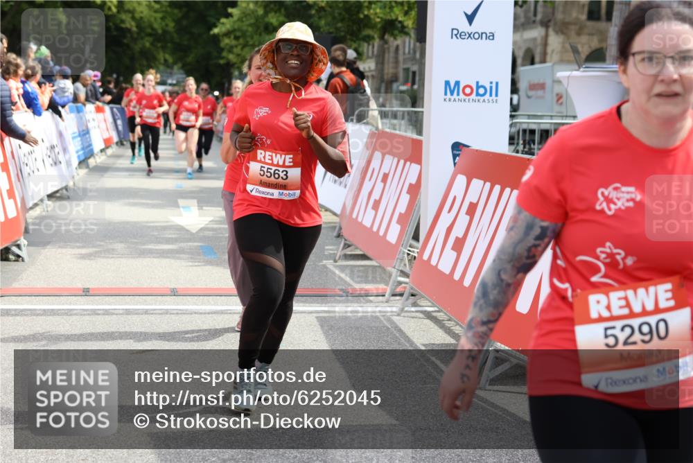 08.06.2024 - REWE Women's Run Strokosch-Dieckow http://msf.ph/oto/6252045 09.06.2024 11:06:14 Ziel 5012, 5290, 5293, 5355, 5356, 5563, 5581, 5594 meine-sportfotos.de