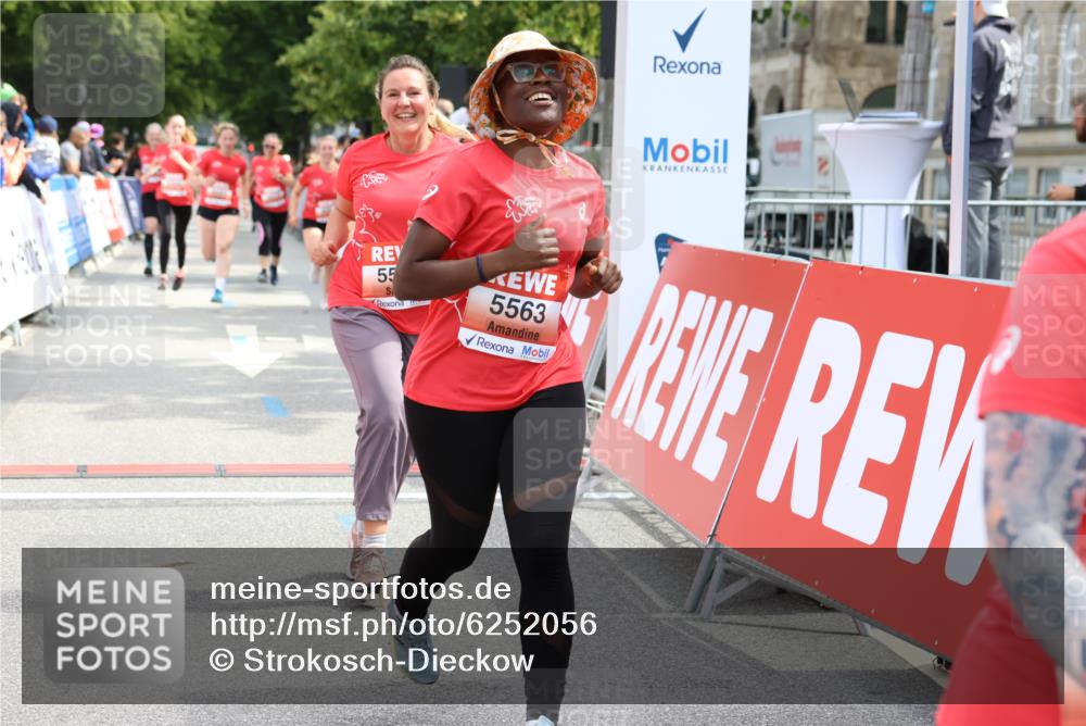 08.06.2024 - REWE Women's Run Strokosch-Dieckow http://msf.ph/oto/6252056 09.06.2024 11:06:14 Ziel 5012, 5290, 5293, 5355, 5356, 5563, 5581, 5594 meine-sportfotos.de