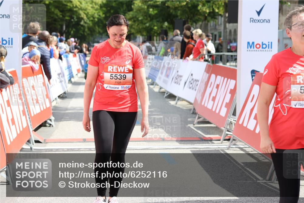 08.06.2024 - REWE Women's Run Strokosch-Dieckow http://msf.ph/oto/6252116 09.06.2024 11:06:32 Ziel 5150, 5211, 5373, 5538, 5539, 5542, 5611 meine-sportfotos.de