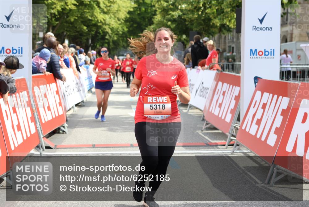 08.06.2024 - REWE Women's Run Strokosch-Dieckow http://msf.ph/oto/6252185 09.06.2024 11:06:52 Ziel 5318, 5487 meine-sportfotos.de