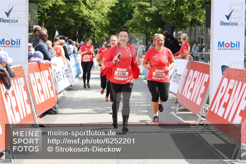 08.06.2024 - REWE Women's Run Strokosch-Dieckow http://msf.ph/oto/6252201 09.06.2024 11:07:02 Ziel 5074, 5091, 5190, 5324, 5444, 5445, 5618 meine-sportfotos.de