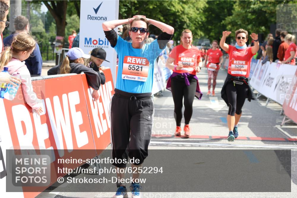 08.06.2024 - REWE Women's Run Strokosch-Dieckow http://msf.ph/oto/6252294 09.06.2024 11:07:18 Ziel 5052, 5079, 5095, 5266, 5348, 5521 meine-sportfotos.de