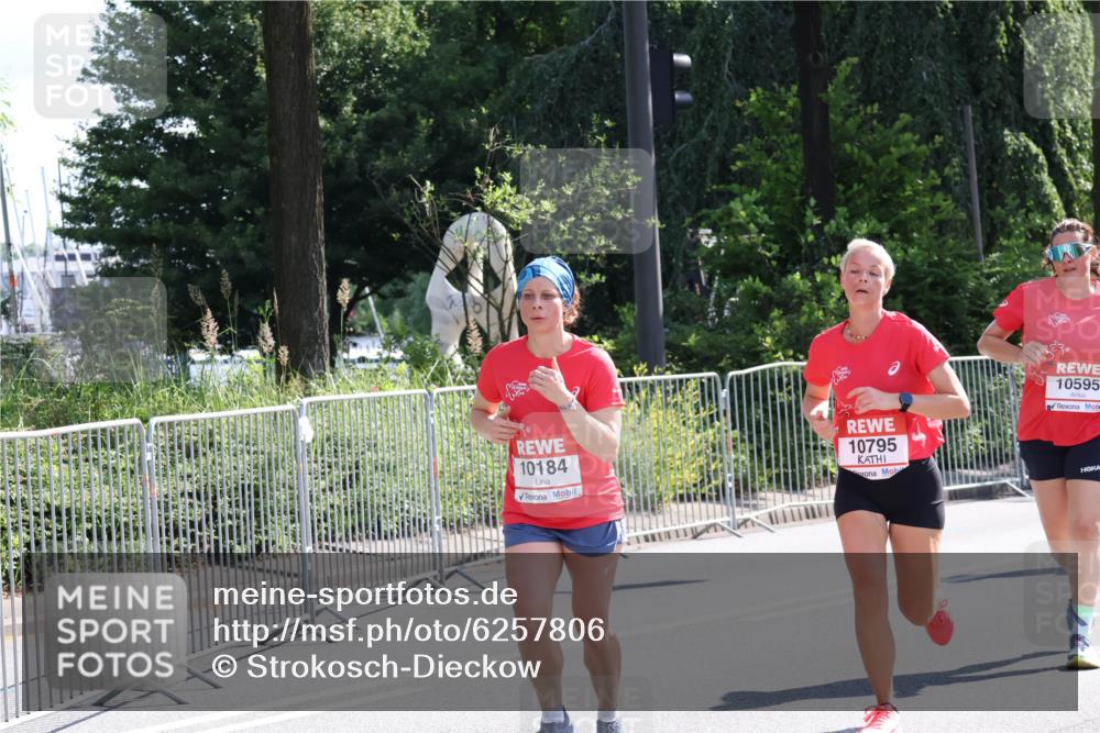 08.06.2024 - REWE Women's Run Strokosch-Dieckow http://msf.ph/oto/6257806 09.06.2024 09:52:51 Laufen 10595, 10184, 10795 meine-sportfotos.de