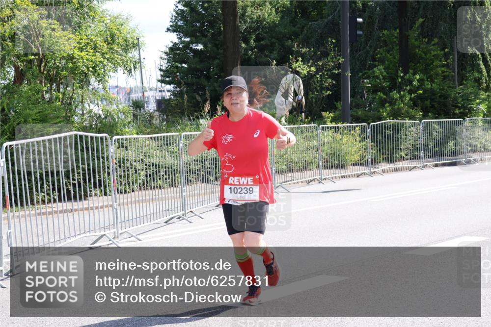 08.06.2024 - REWE Women's Run Strokosch-Dieckow http://msf.ph/oto/6257831 09.06.2024 09:52:55 Laufen 10239 meine-sportfotos.de